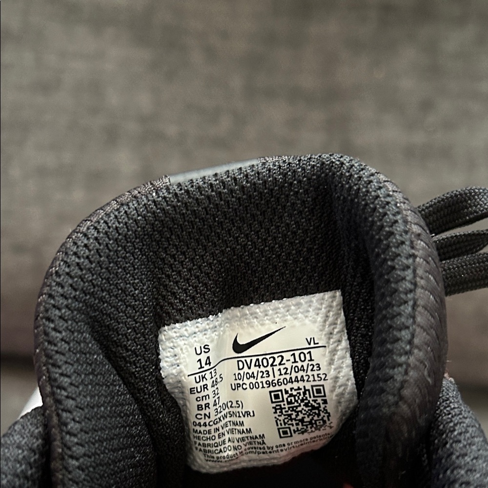 Nike Men's White and Neon Yellow Athletic Shoes - Picture 3 of 7